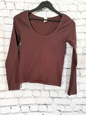 NIKIBIKI. Maroon ribbed long sleeve. Size S